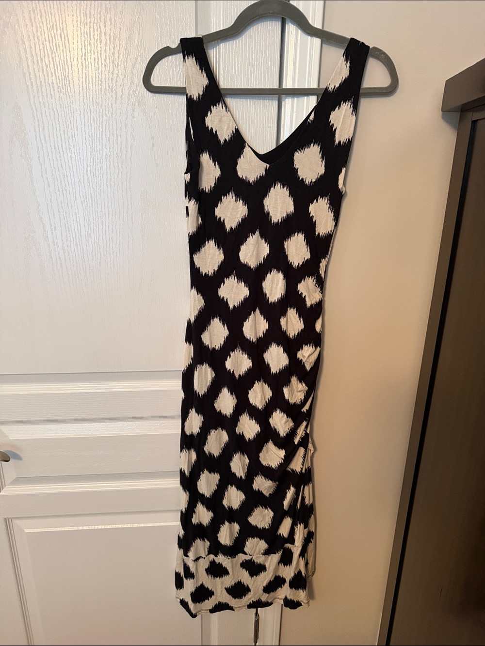 Black and White Printed V-Neck Maxi Dress